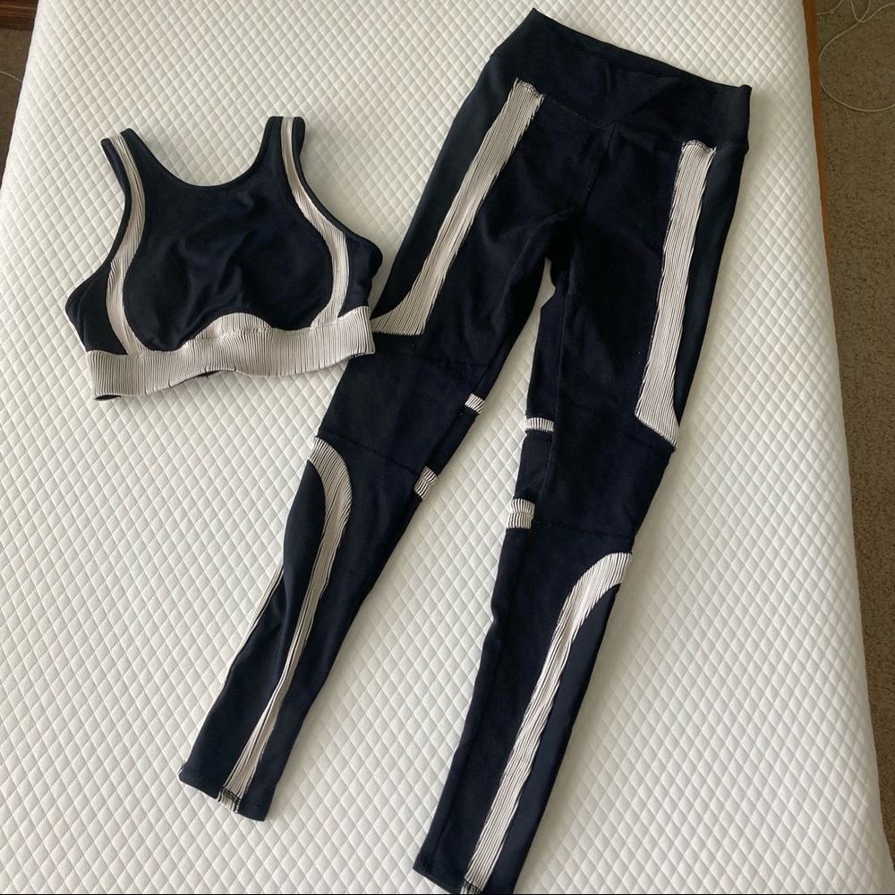 Alo Yoga Electric Set Sports Bra Leggings Size M